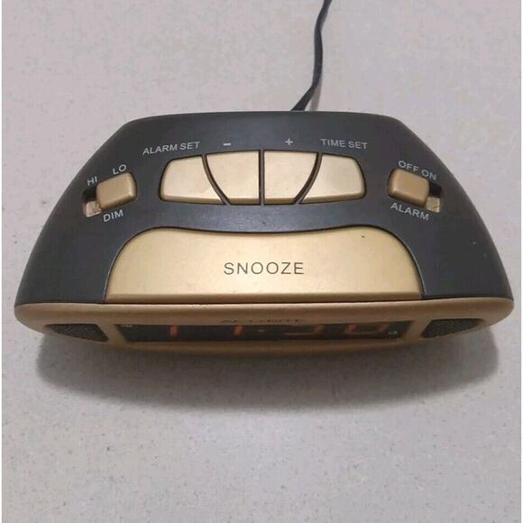 Acu-Rite Electric Digital Alarm Clock Retro VTG With Battery Backup Model 13027 - Picture 4 of 6